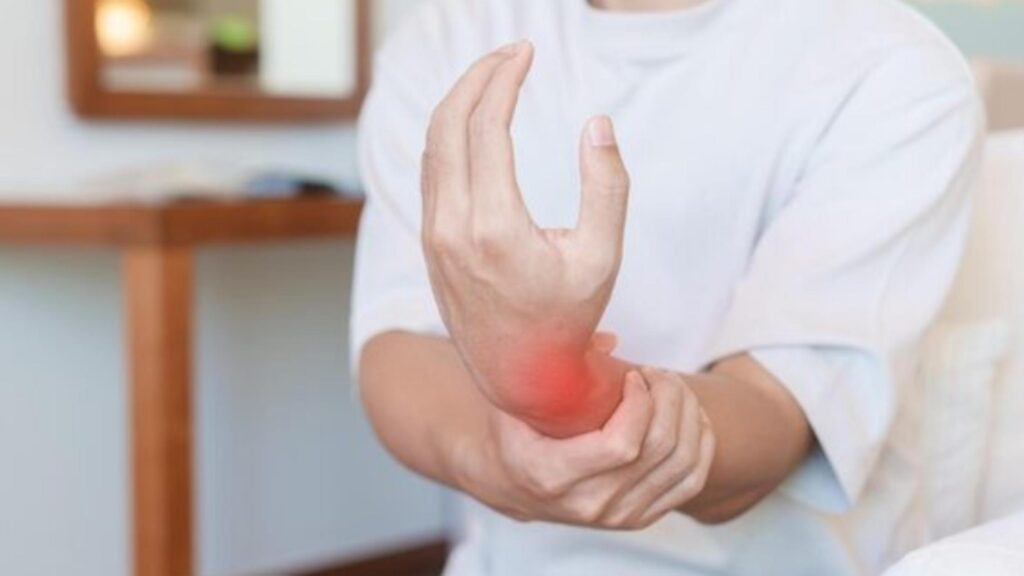 Arthritis Specialist Consultation in Kozhikode showing wrist joint pain and inflammation symptoms